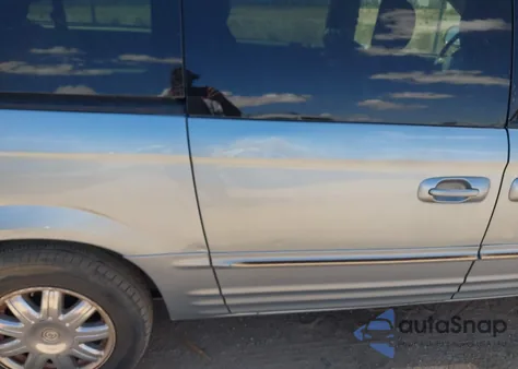 2003 Chrysler Town & Country Limited z USA, uszkodzony, nr VIN 2C8GP64LX3R360516